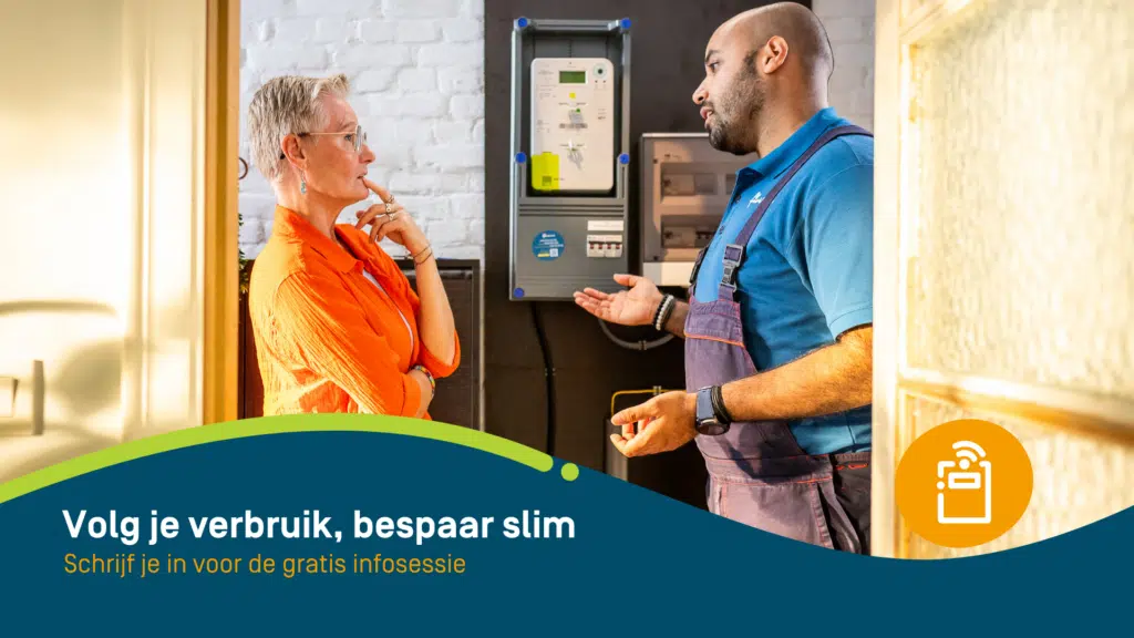 Fluvius technicus legt digitale energiemeter uit aan bewoonster - Energiefitsessie volg je verbruik bespaar slim